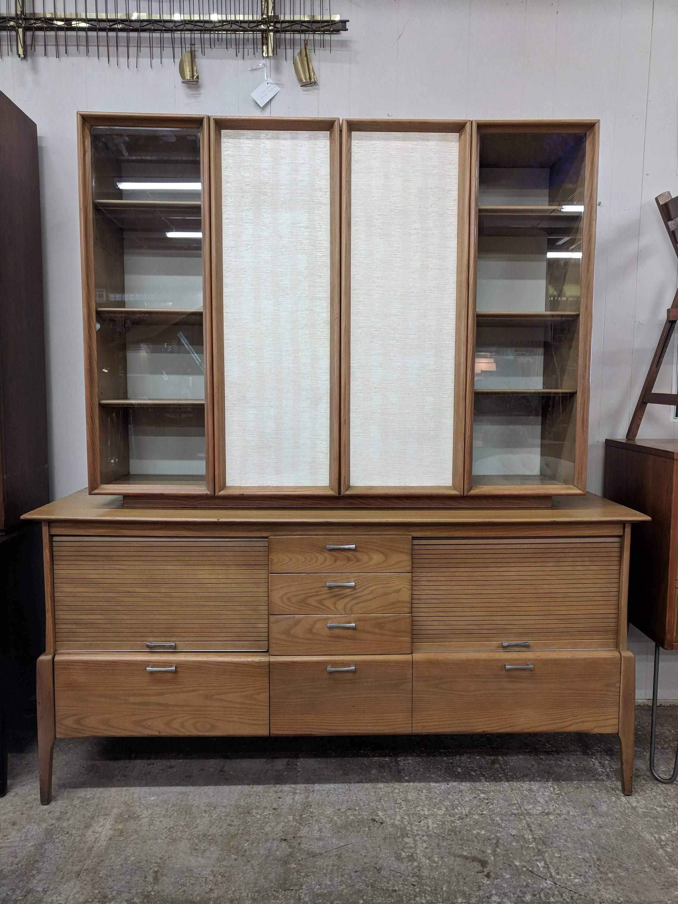 Mid Century Modern Heywood Wakefield Buffet Hutch