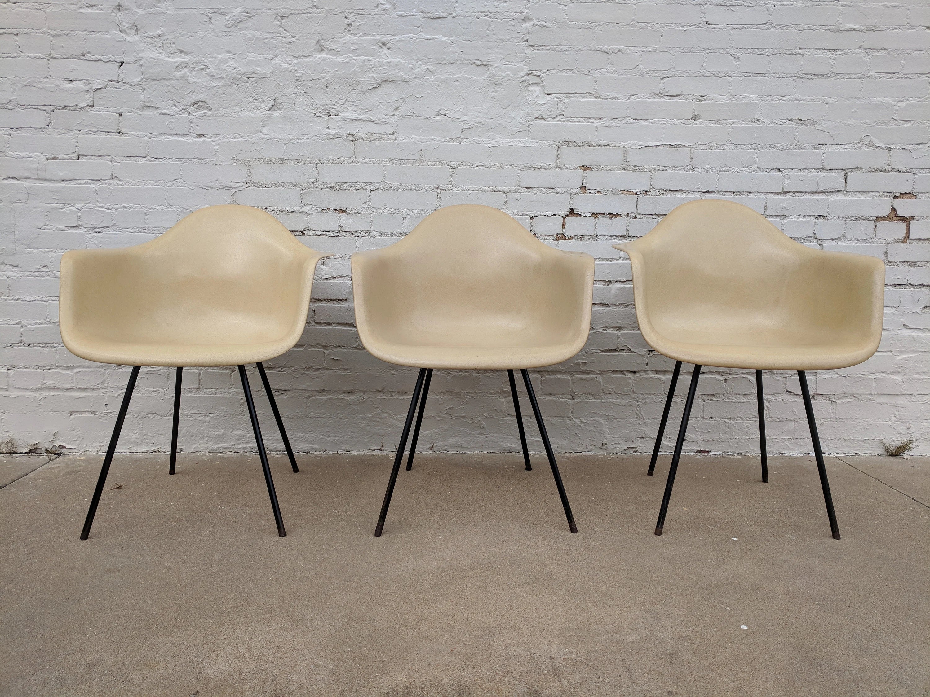 Mid Century Modern Early Eames DAX Armed Shell Chair