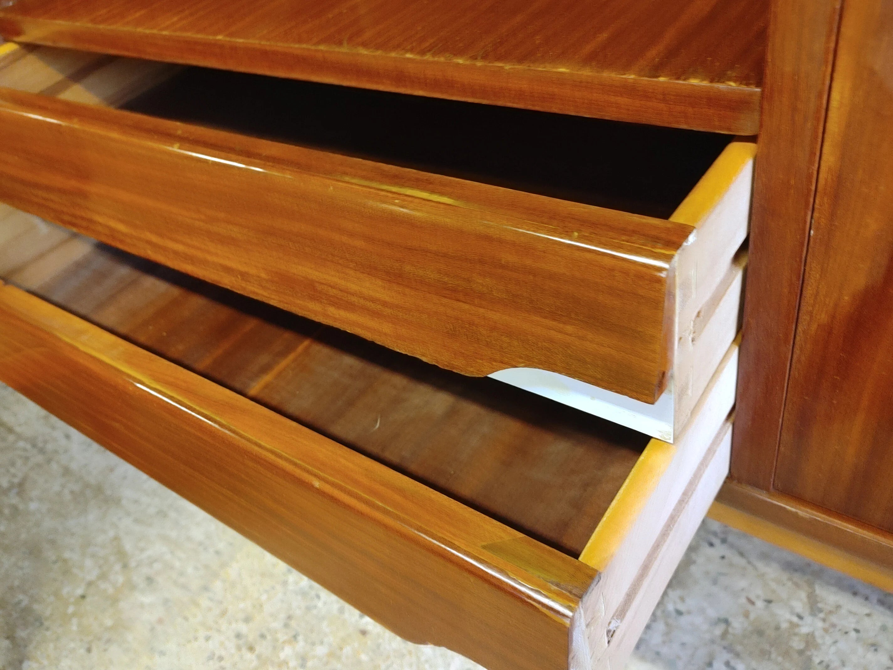 Mid Century Modern Italian Chest of Drawers