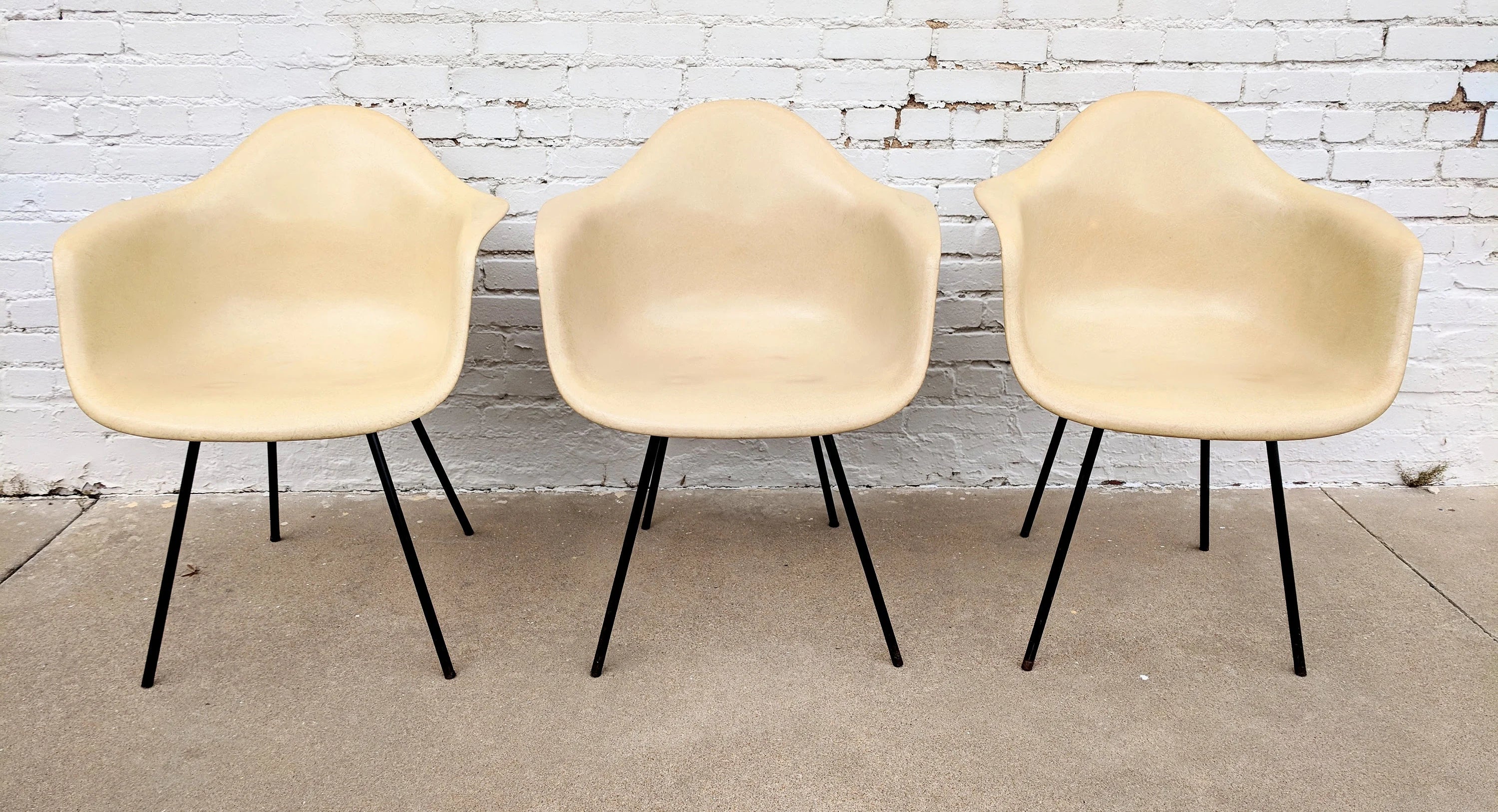 Mid Century Modern Early Eames DAX Armed Shell Chair