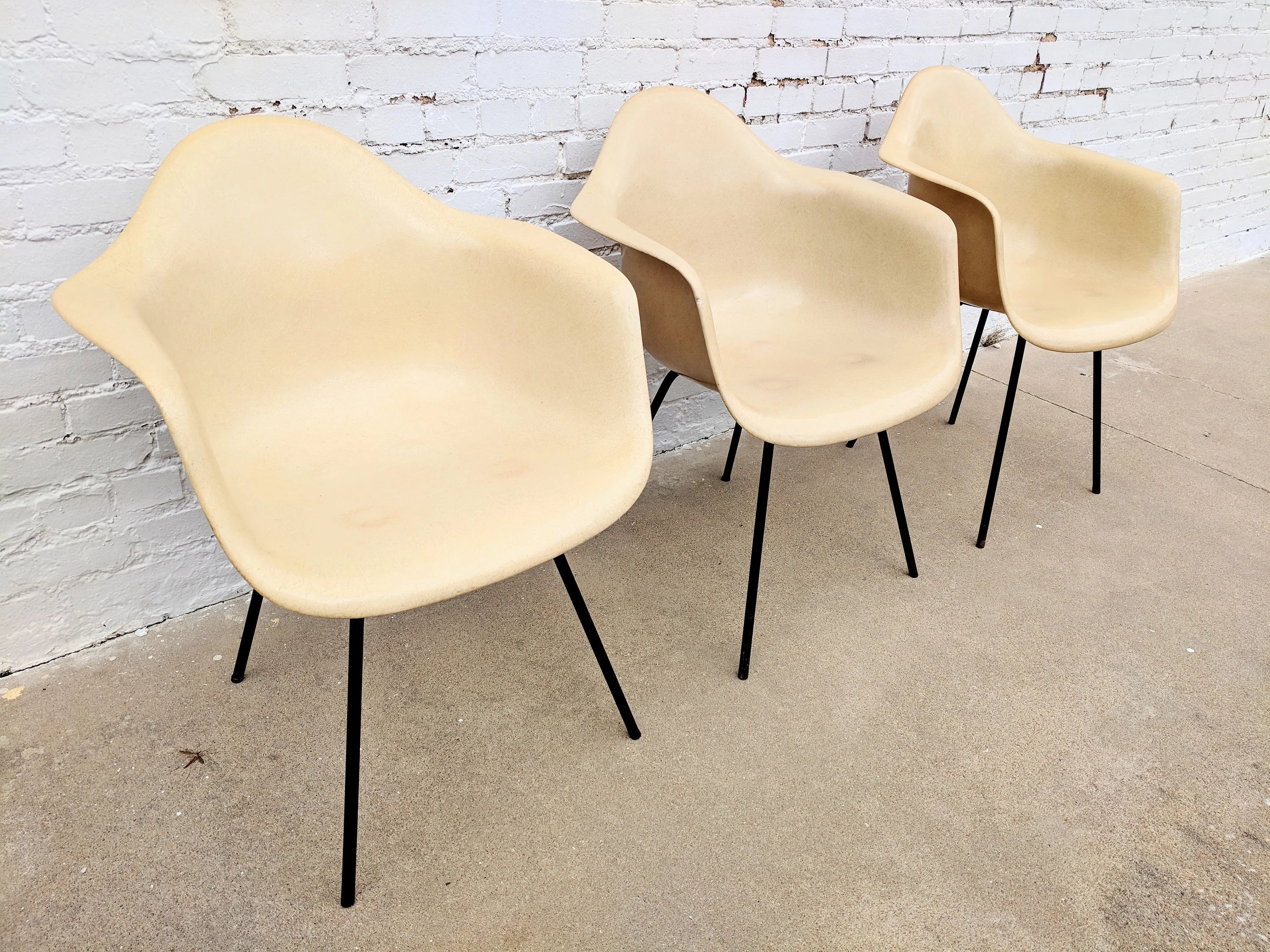 Mid Century Modern Early Eames DAX Armed Shell Chair
