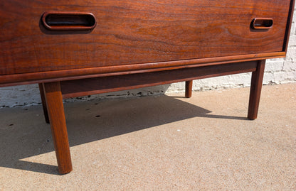 Mid Century Modern Walnut Dresser by Jack Cartwright for Founders