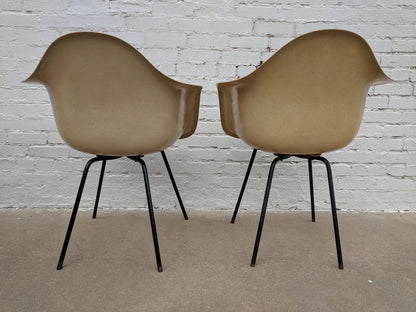 Mid Century Modern Early Eames DAX Armed Shell Chair