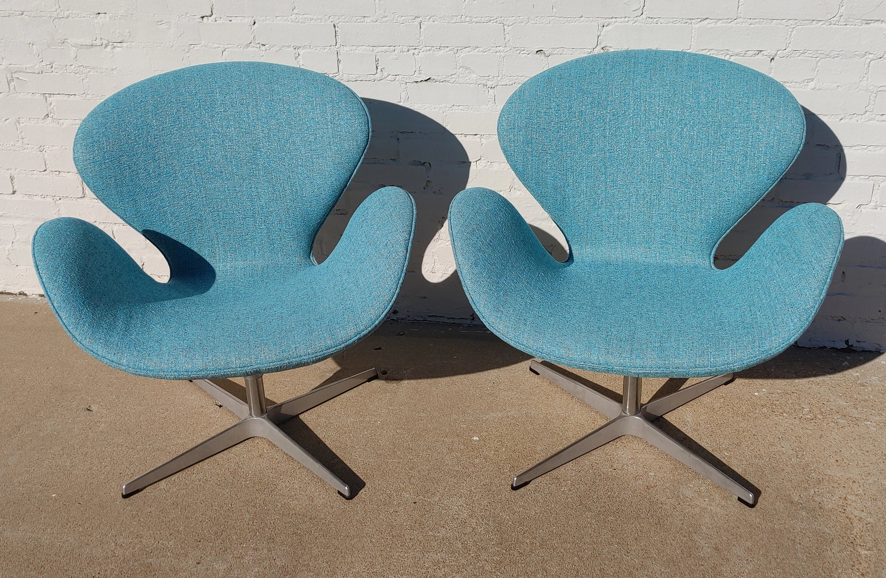 Mid Century Modern Danish Modern Arne Jacobsen Swan Chairs