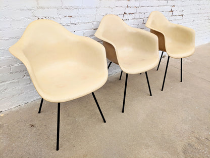 Mid Century Modern Early Eames DAX Armed Shell Chair