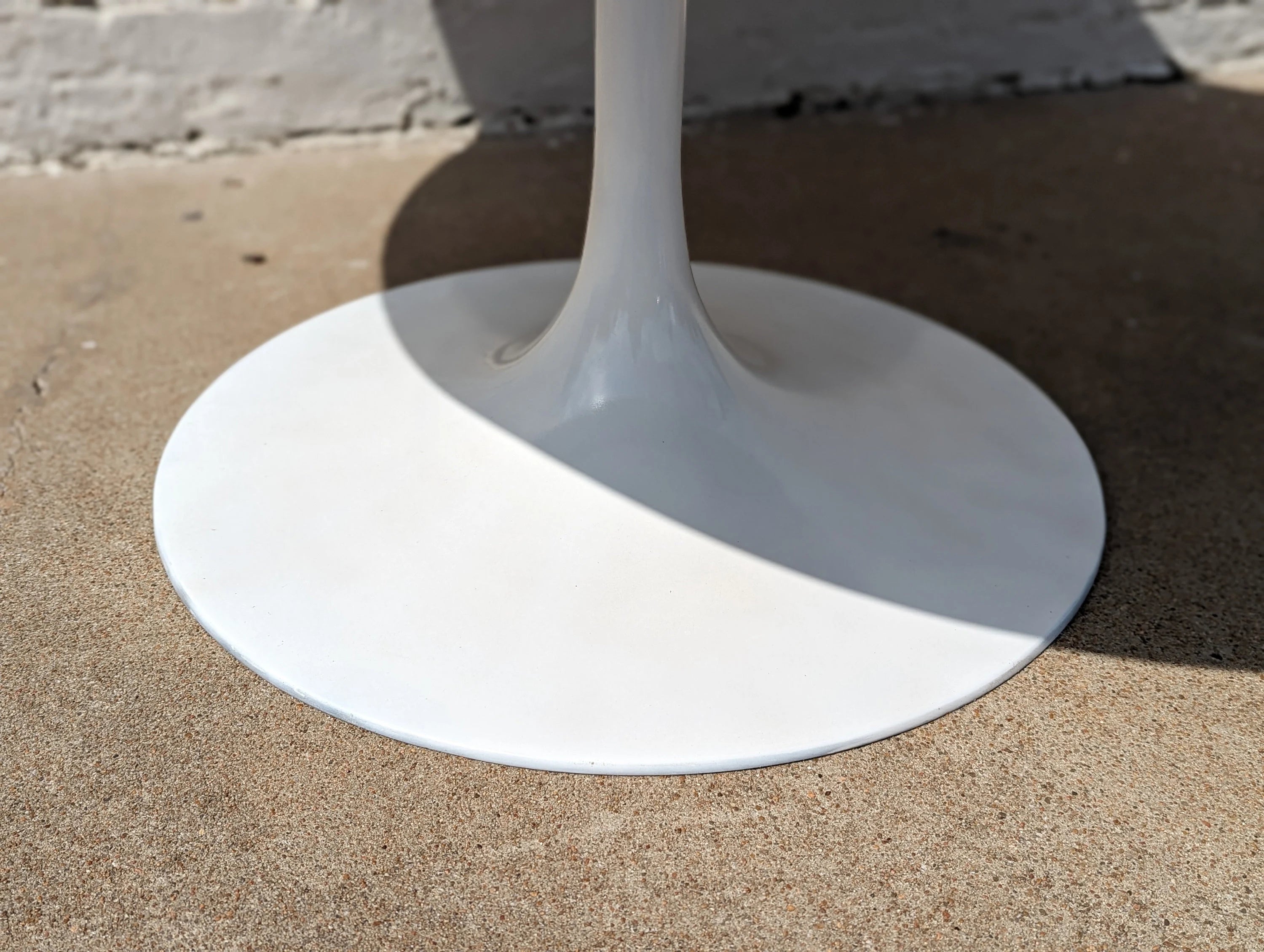 Mid Century Modern Burke Tulip Dining Table