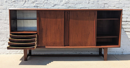 Mid Century Modern Danish Modern Teak Credenza In the Manner of Arne Vodder